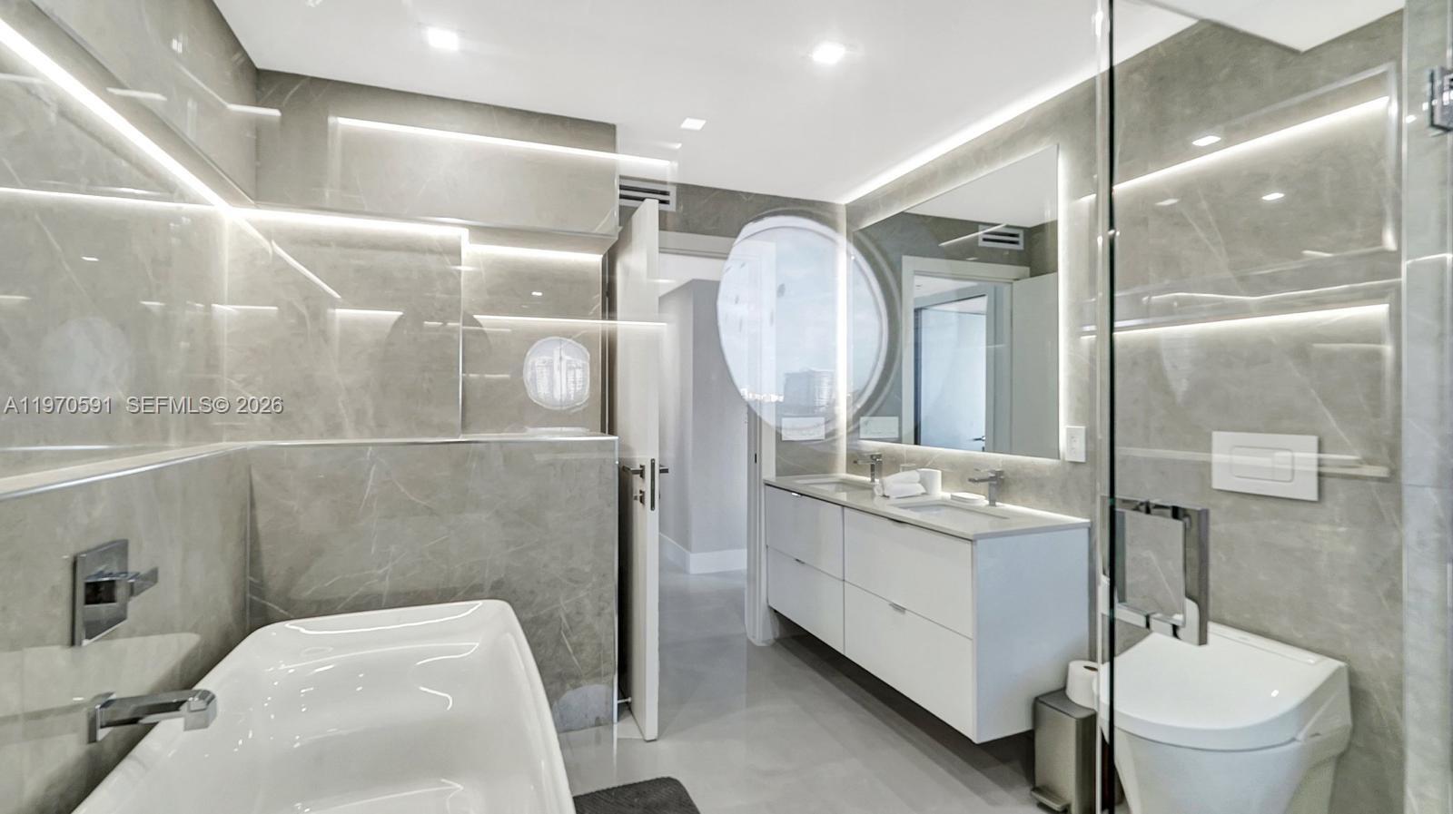 1000 E Island Blvd #1004 Aventura, FL 33160