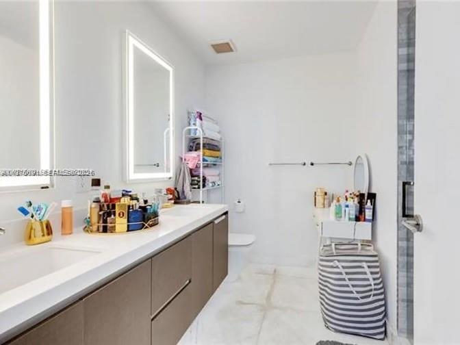 851 NE 1st Ave #3000 Miami, FL 33132