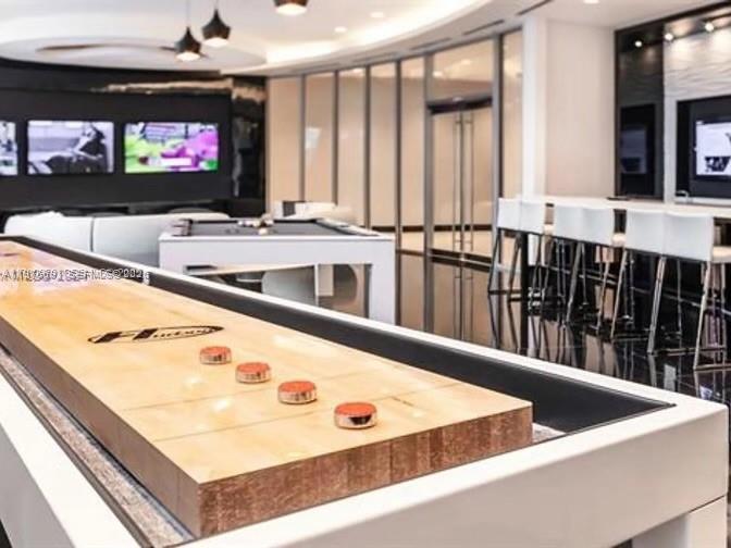 851 NE 1st Ave #3000 Miami, FL 33132