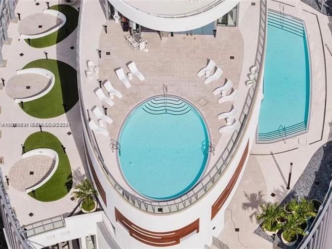 851 NE 1st Ave #3000 Miami, FL 33132