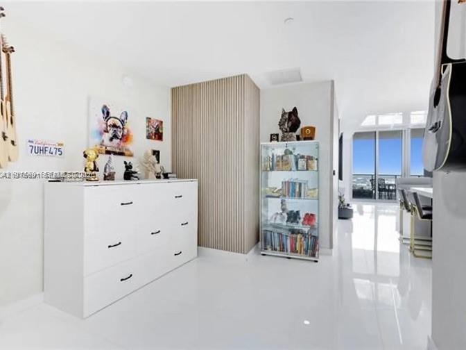 851 NE 1st Ave #3000 Miami, FL 33132