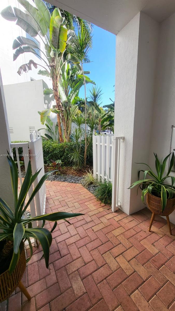 10730 NW 66th St #105 Doral, FL 33178