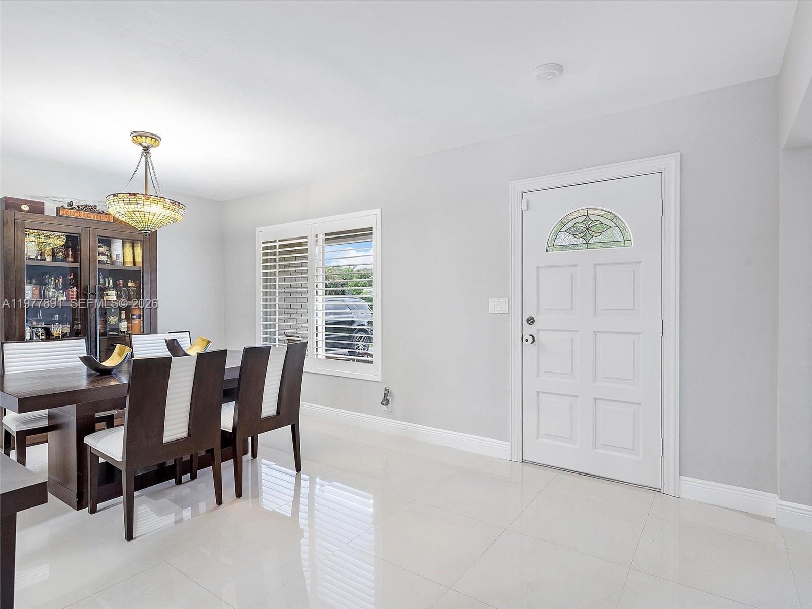 5620 SW 9th St Plantation, FL 33317