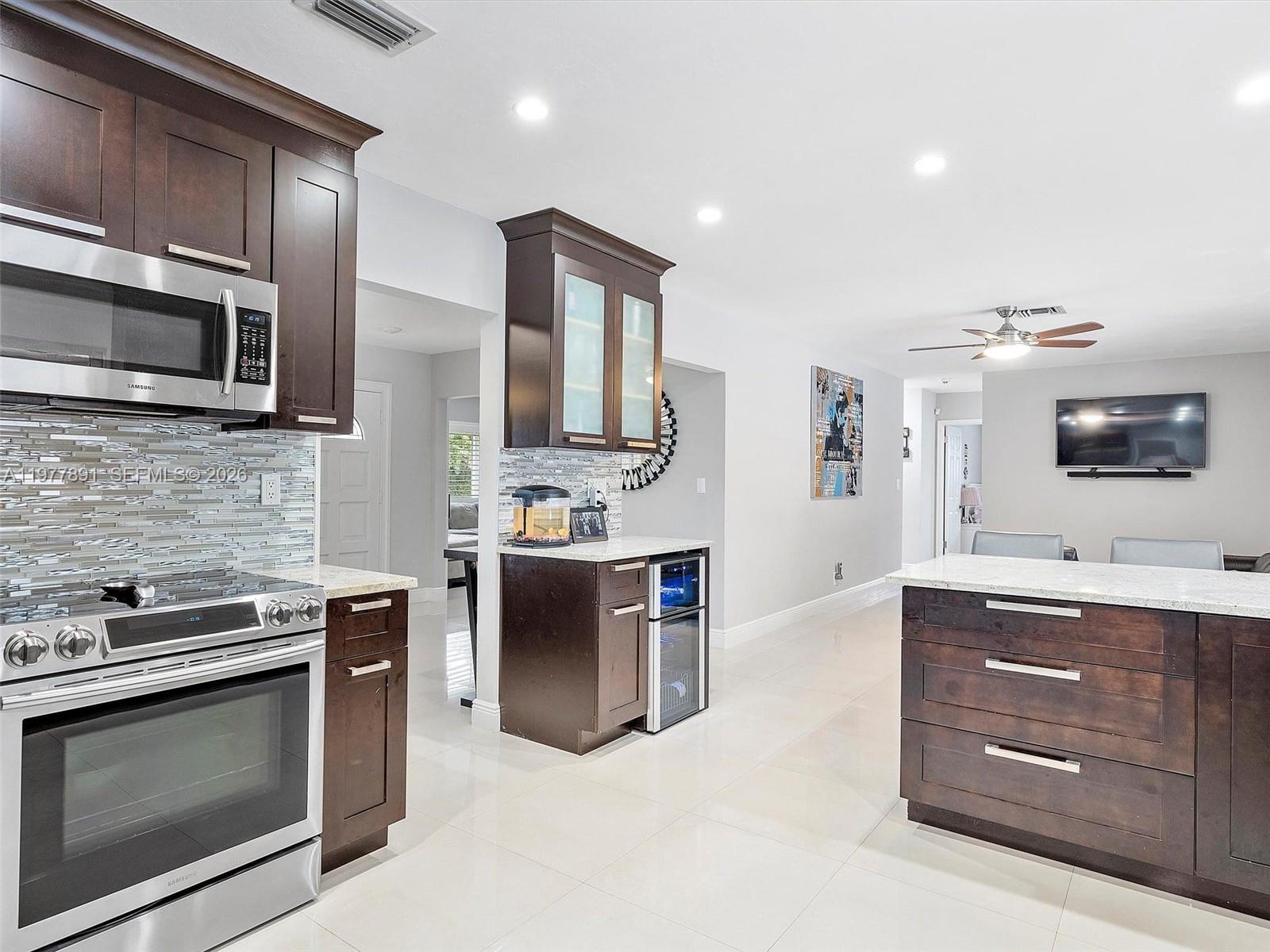 5620 SW 9th St Plantation, FL 33317