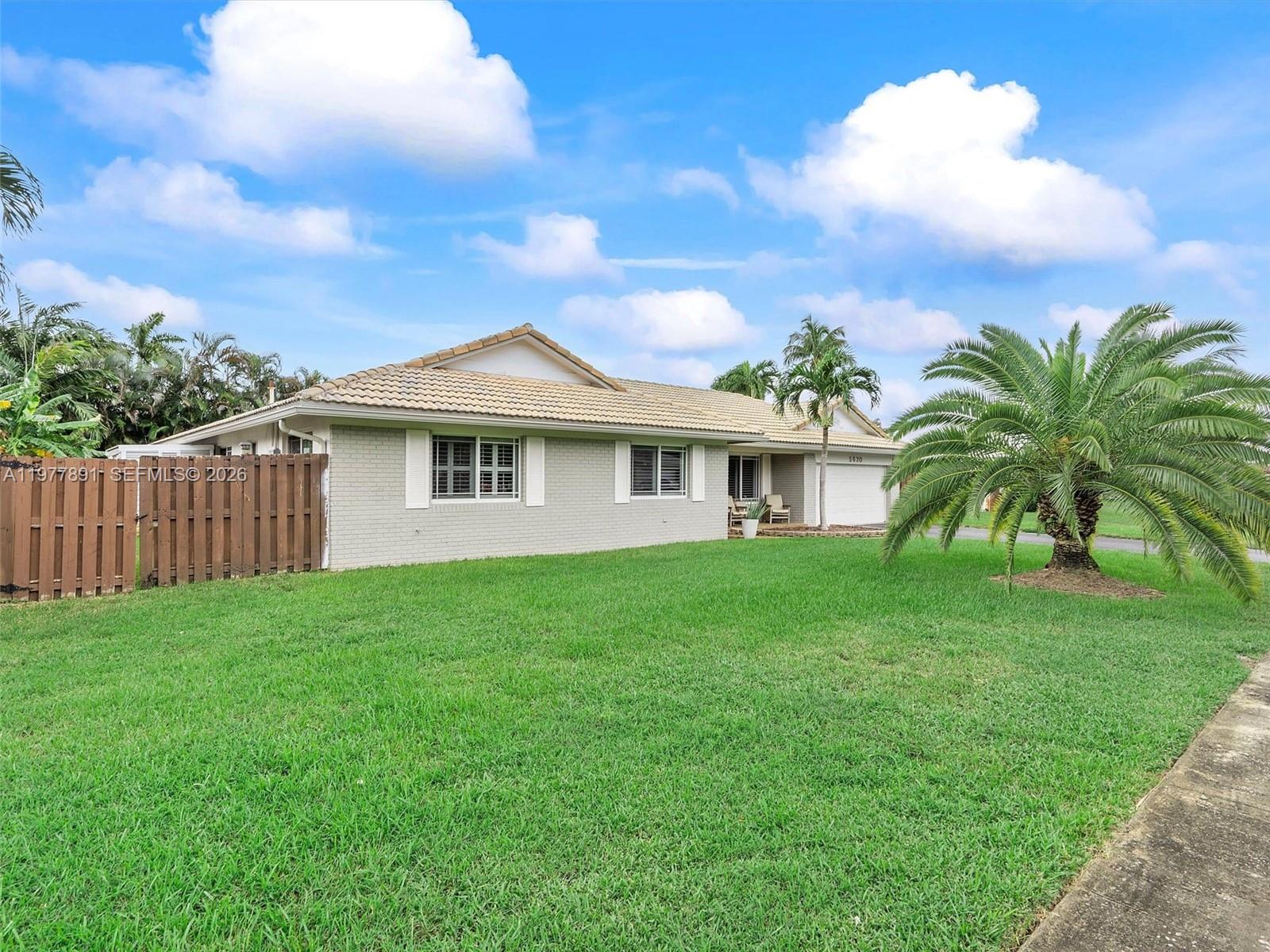 5620 SW 9th St Plantation, FL 33317