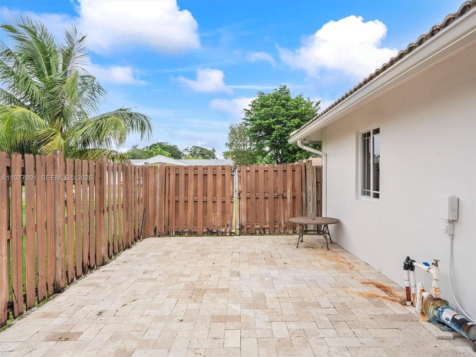 5620 SW 9th St Plantation, FL 33317