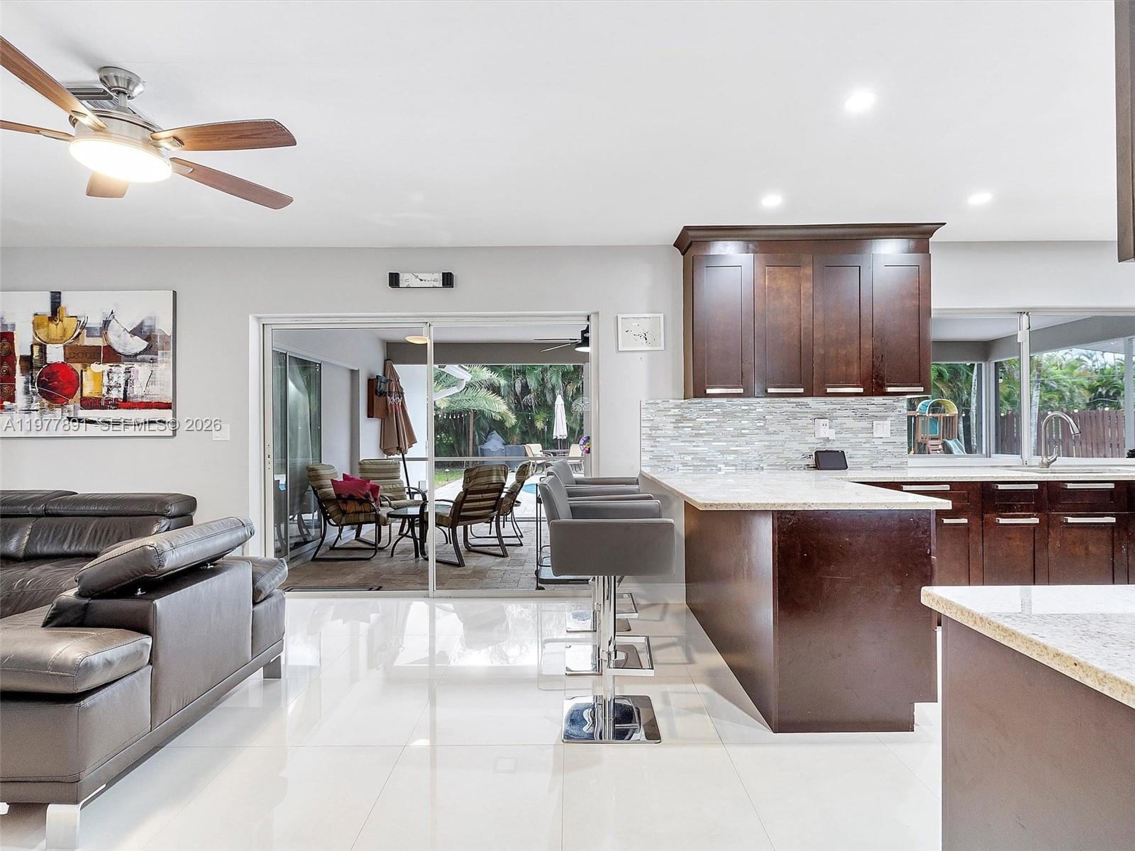 5620 SW 9th St Plantation, FL 33317