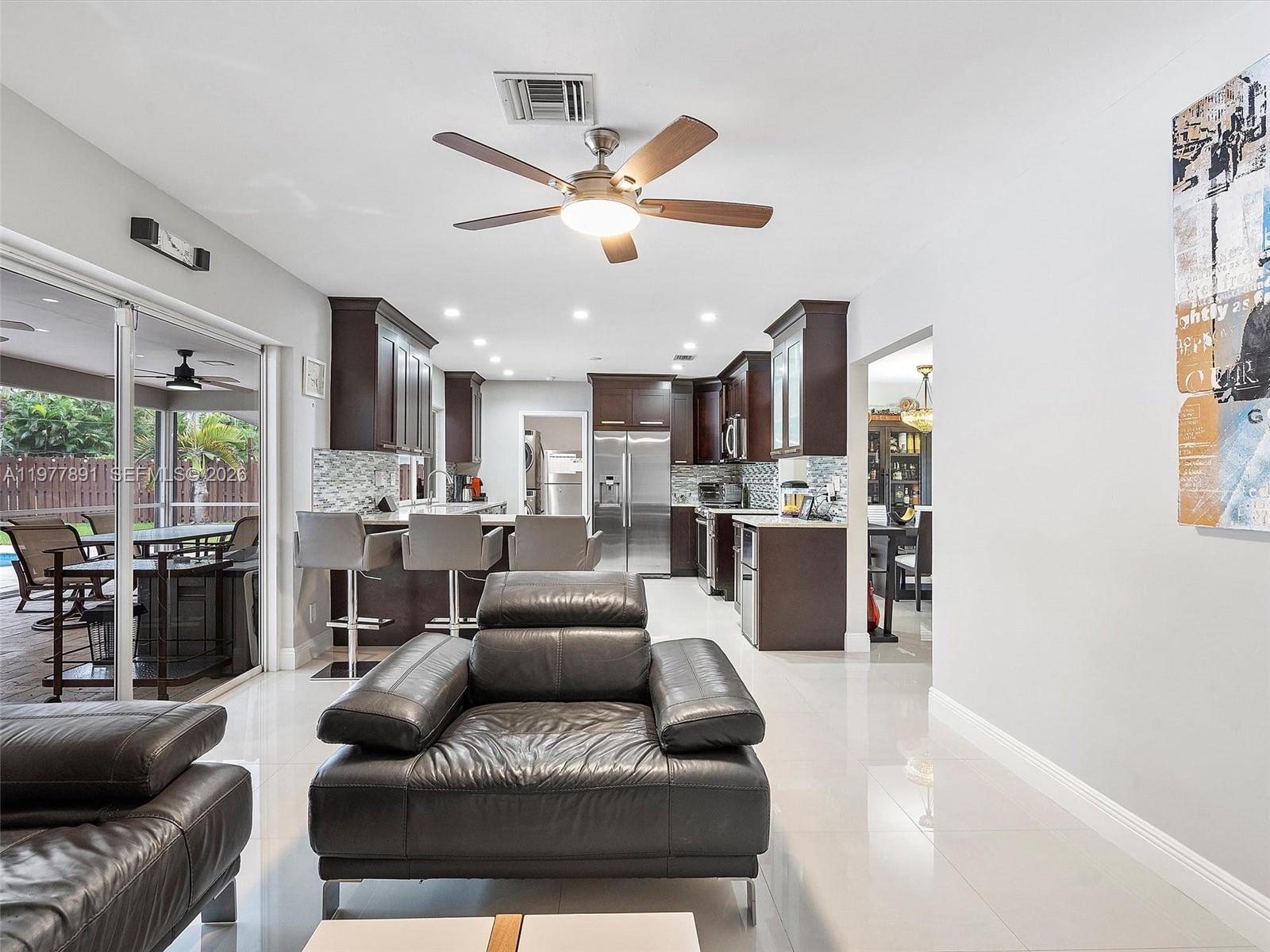 5620 SW 9th St Plantation, FL 33317