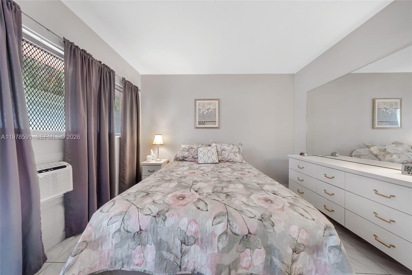 815 SW 10th Ter #6V Hallandale Beach, FL 33009