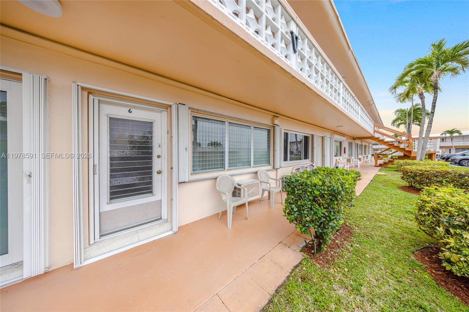 815 SW 10th Ter #6V Hallandale Beach, FL 33009