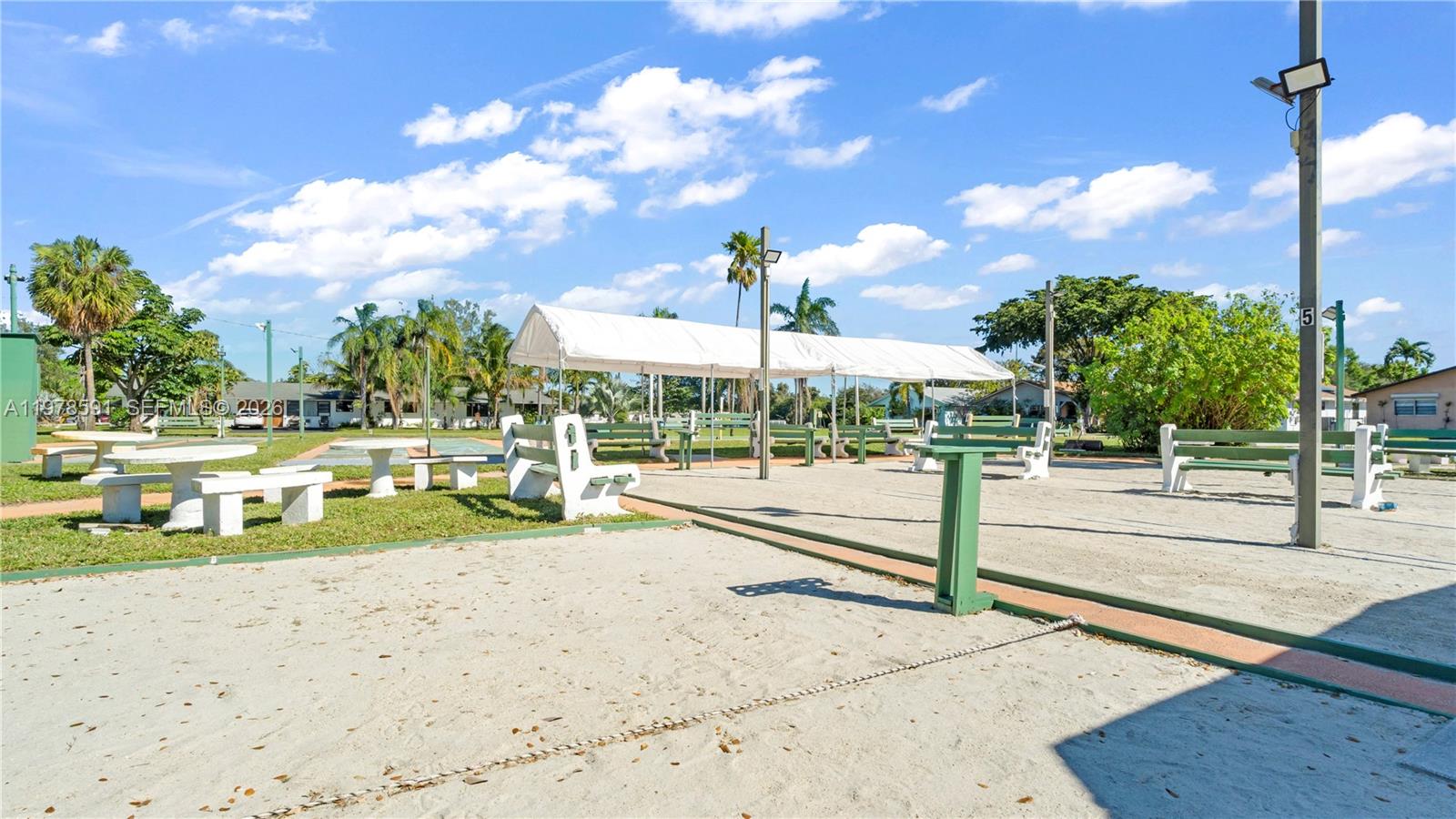 815 SW 10th Ter #6V Hallandale Beach, FL 33009