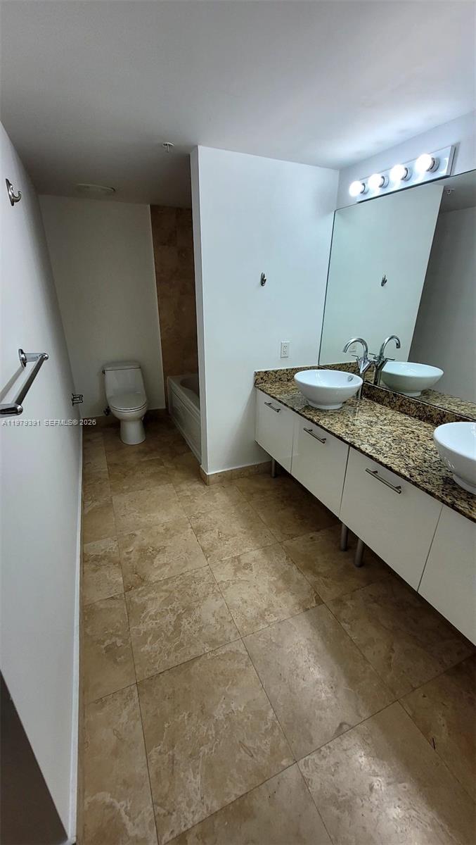 image Brickell on the River South10