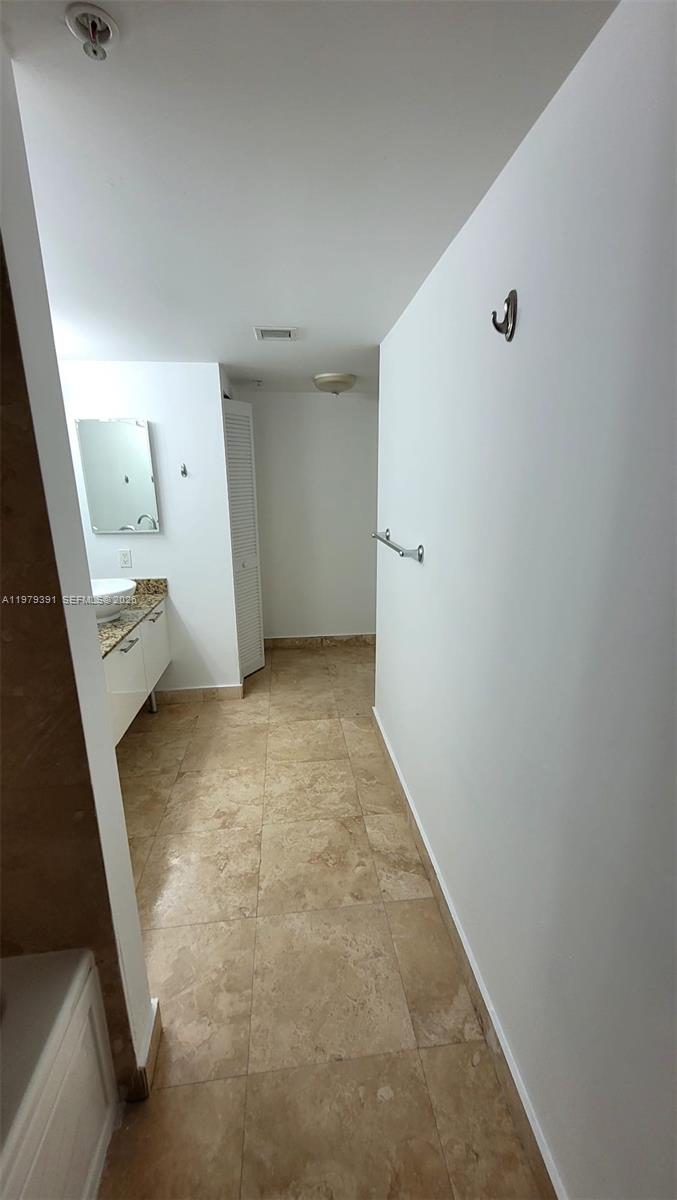 image Brickell on the River South2