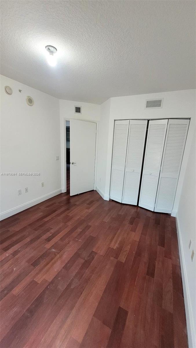 image Brickell on the River South6