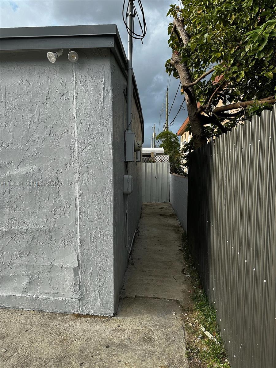 2223 NW 32nd St Miami, FL 33142