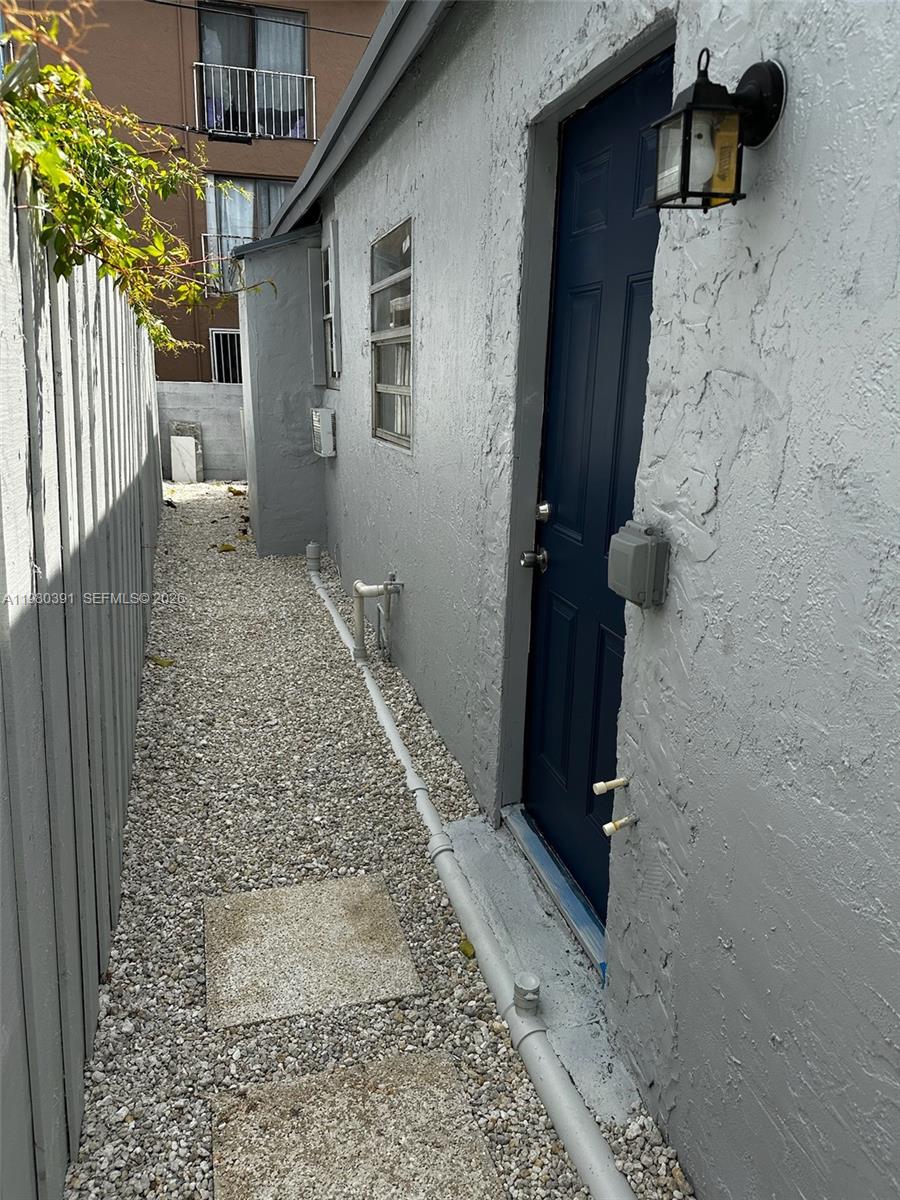 2223 NW 32nd St Miami, FL 33142