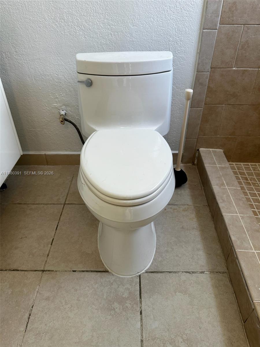 2223 NW 32nd St Miami, FL 33142