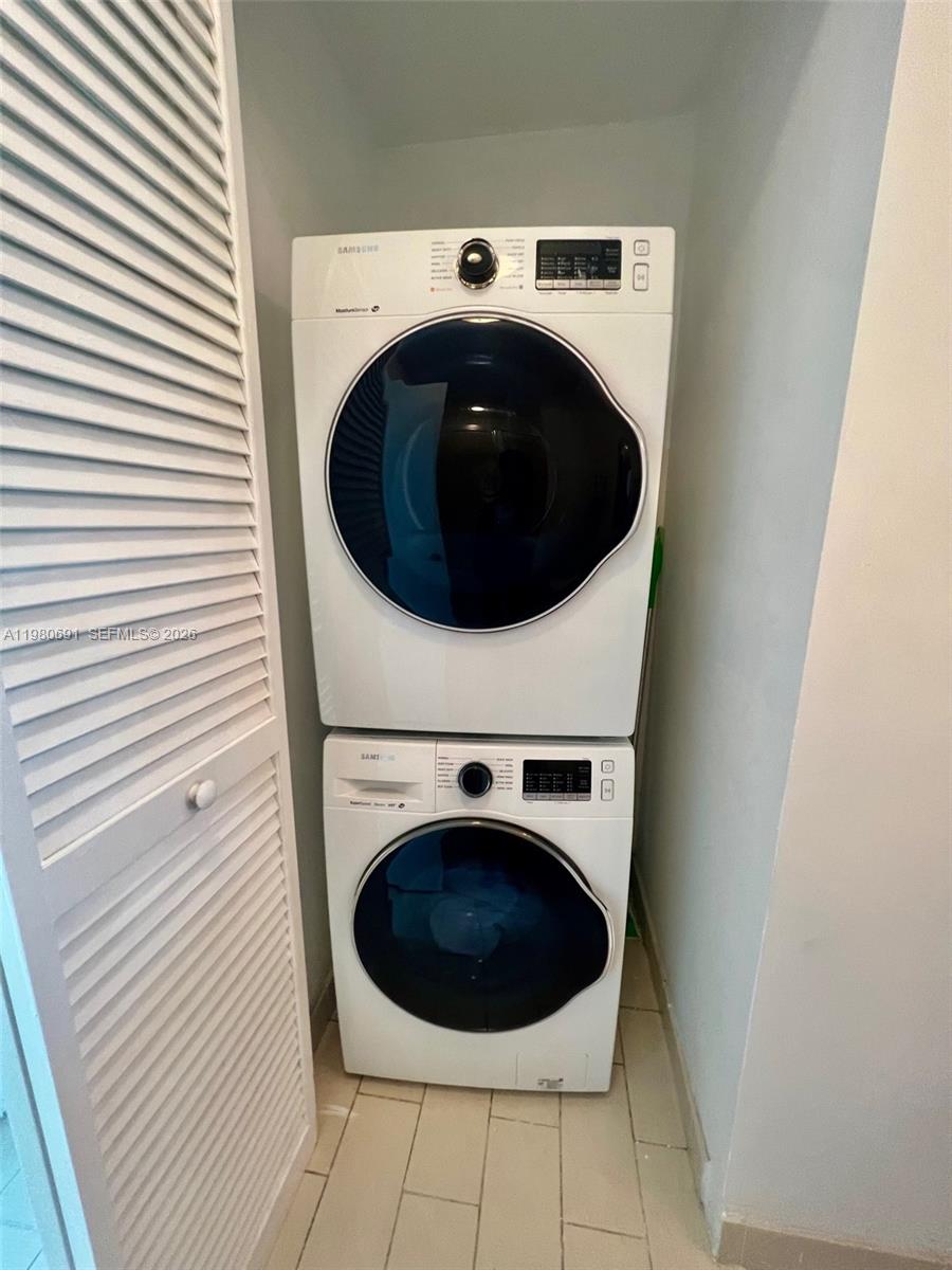 1111 SW 1st Ave #3223 Miami, FL 33130