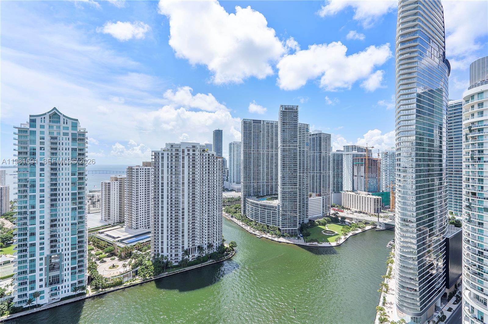 325 S Biscayne Blvd #3721 Miami, FL 33131