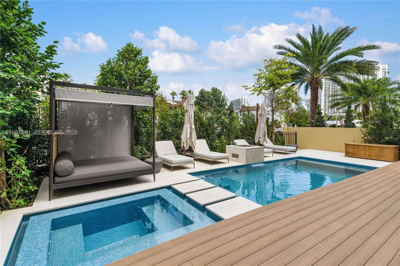 1522 Island Blvd Aventura, FL 33160