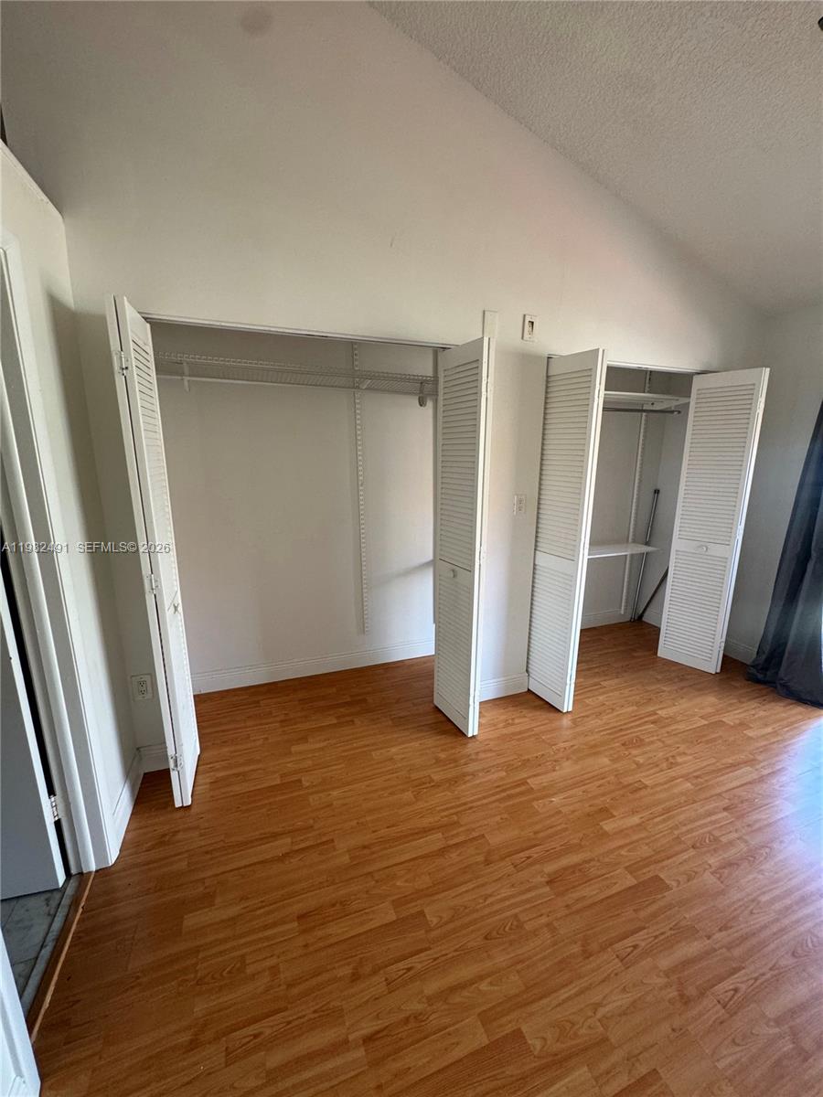 10220 SW 77th Ct Miami, FL 33156