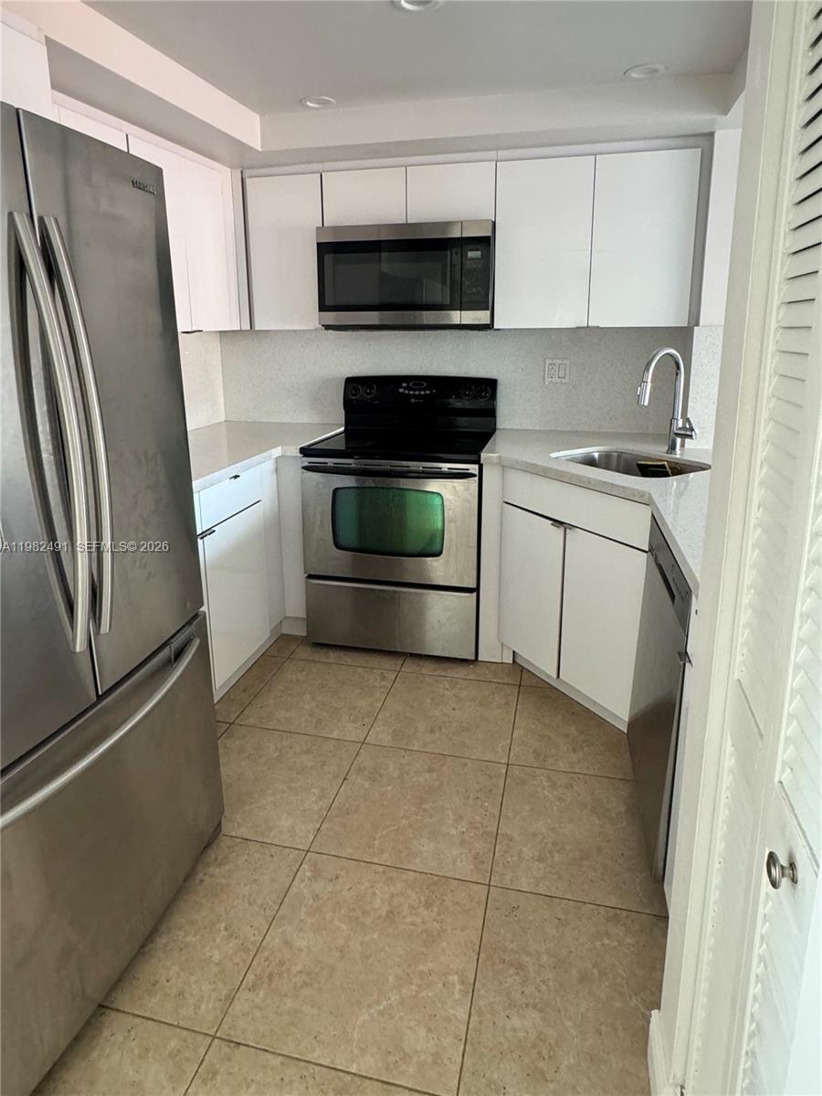 10220 SW 77th Ct Miami, FL 33156