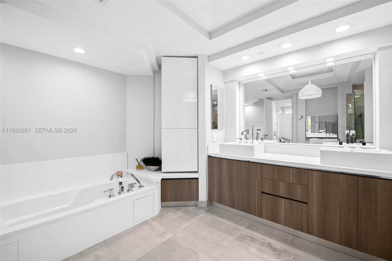 151 Isle Of Venice Dr #2A Fort Lauderdale, FL 33301