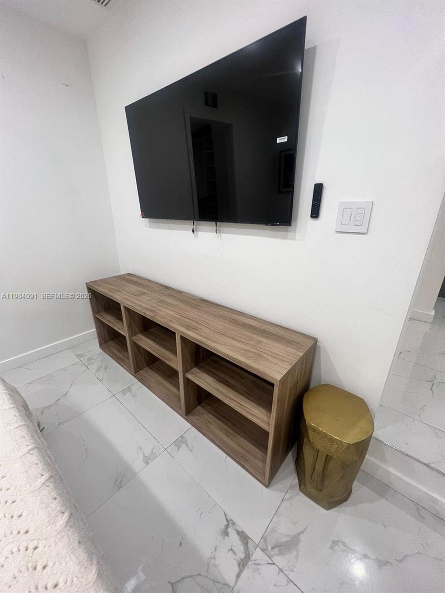 1220 NW 37th Ave Miami, FL 33125