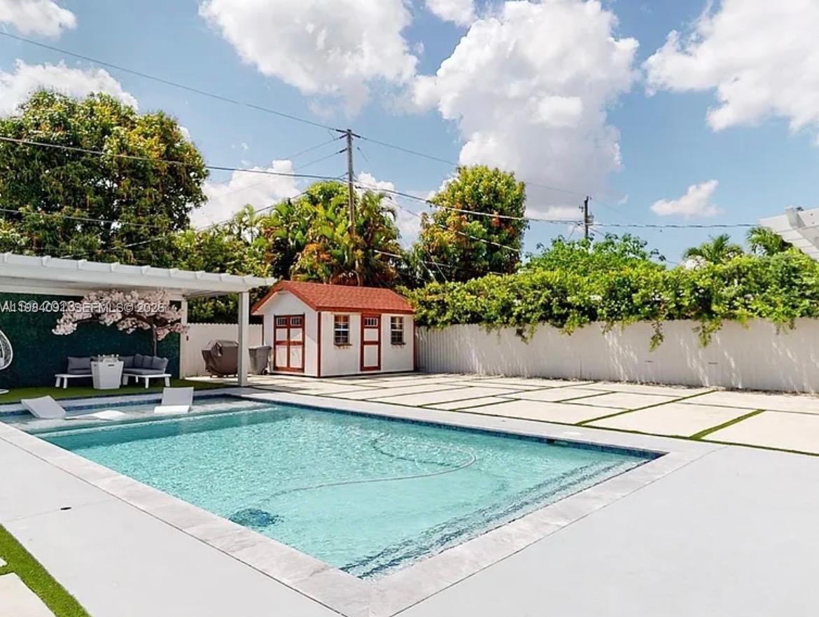 1220 NW 37th Ave Miami, FL 33125