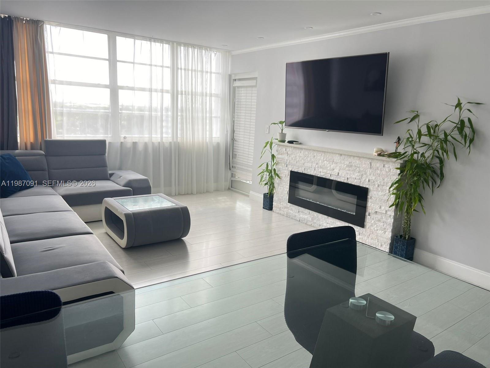 1301 NE Miami Gdns Dr #1013W Miami, FL 33179