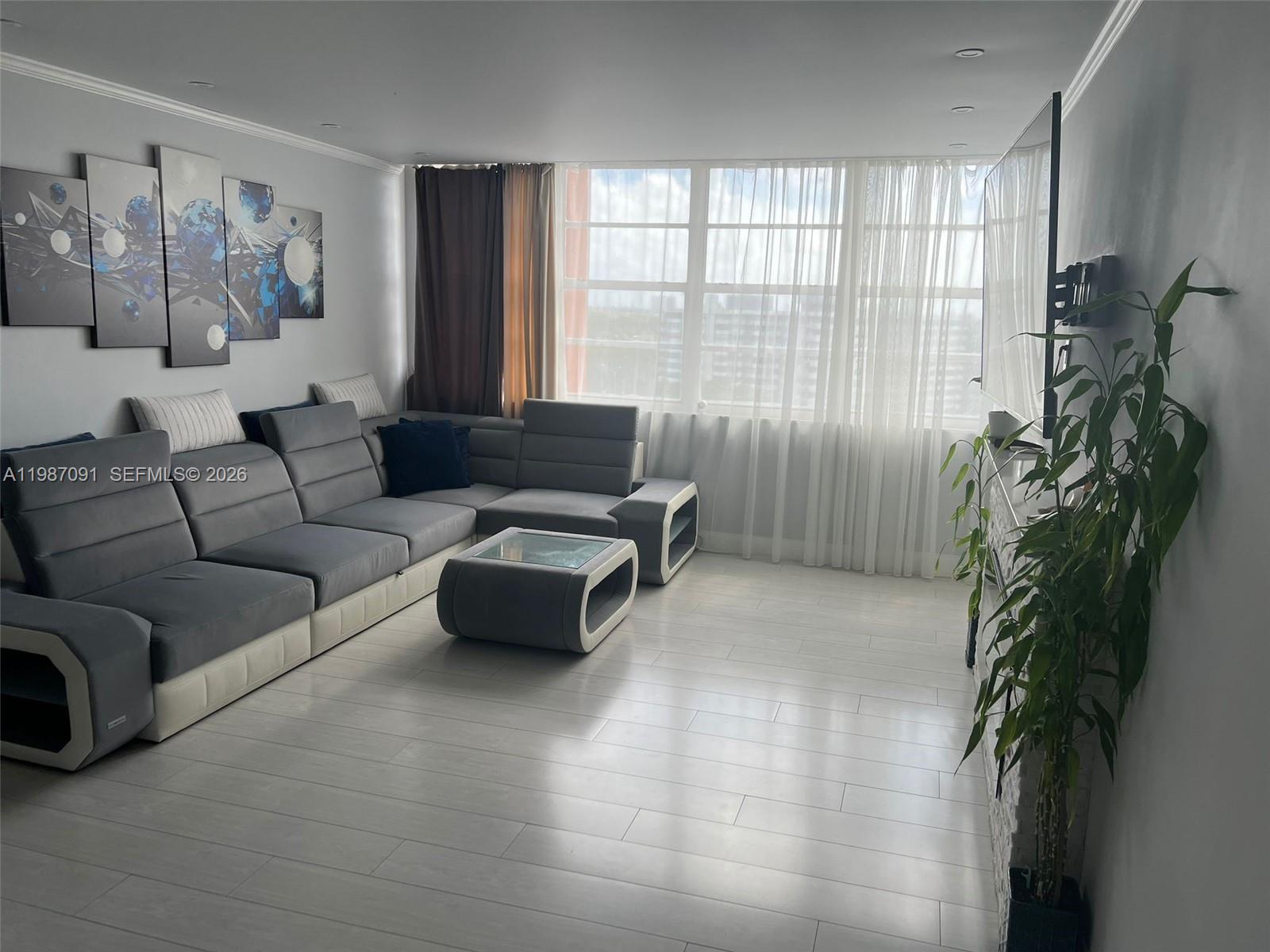 1301 NE Miami Gdns Dr #1013W Miami, FL 33179