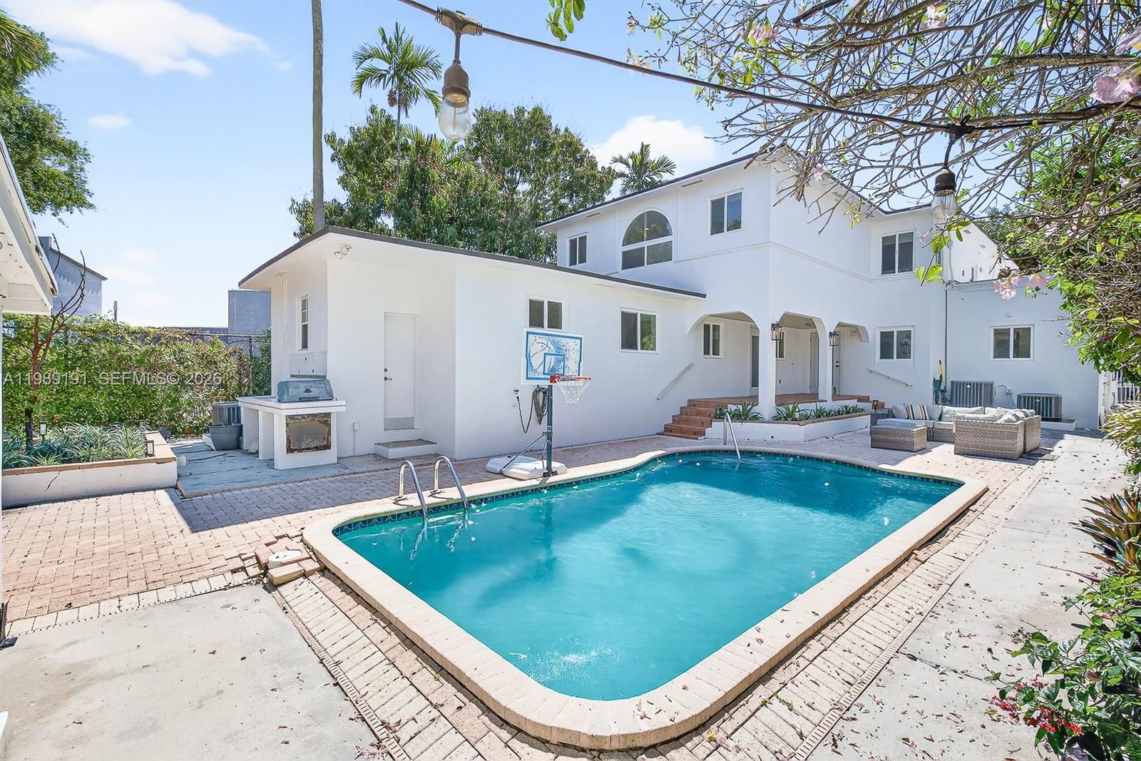 2431 SW 4th St Miami, FL 33135