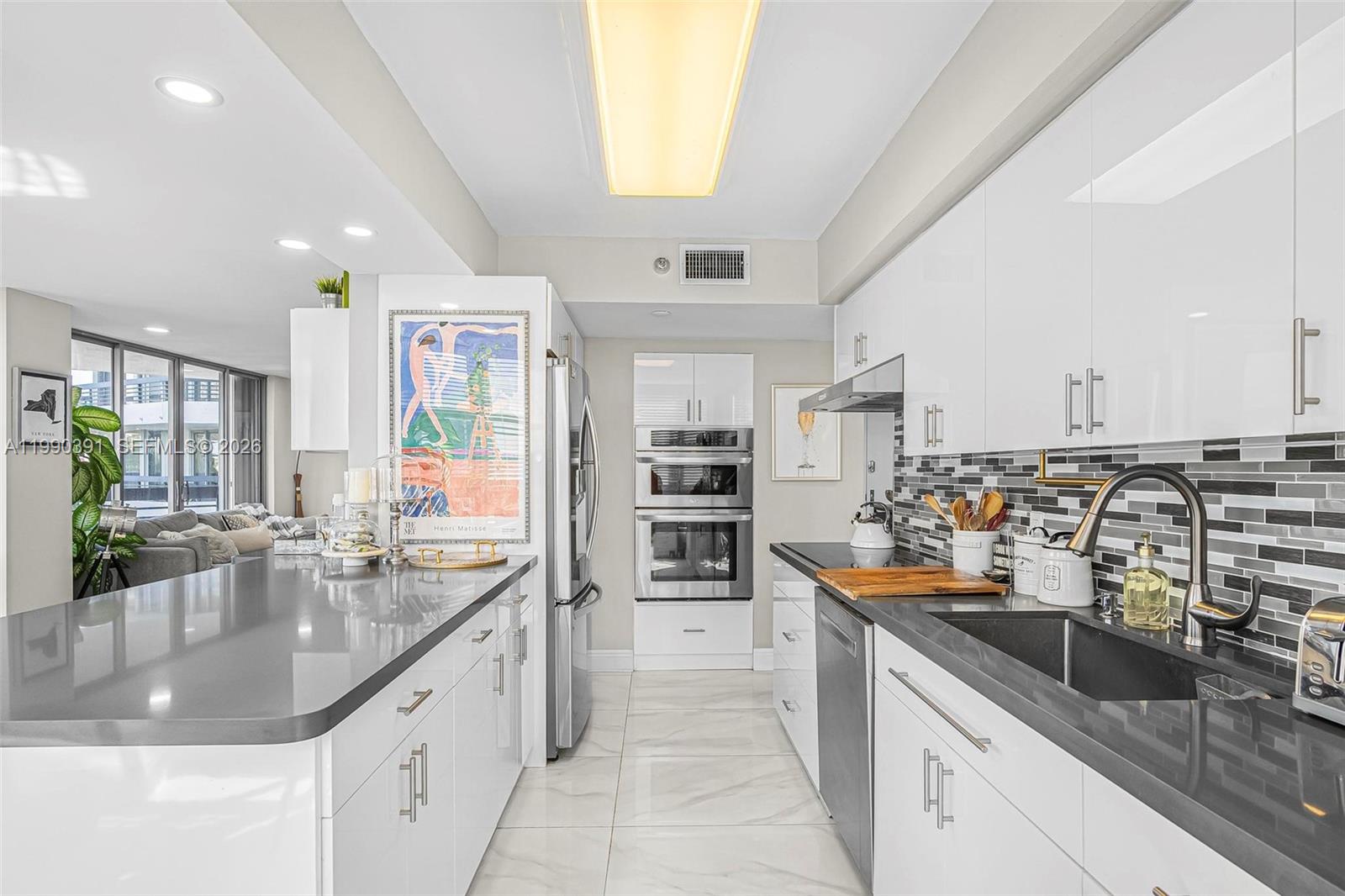 3500 Mystic Pointe Dr #604 Aventura, FL 33180