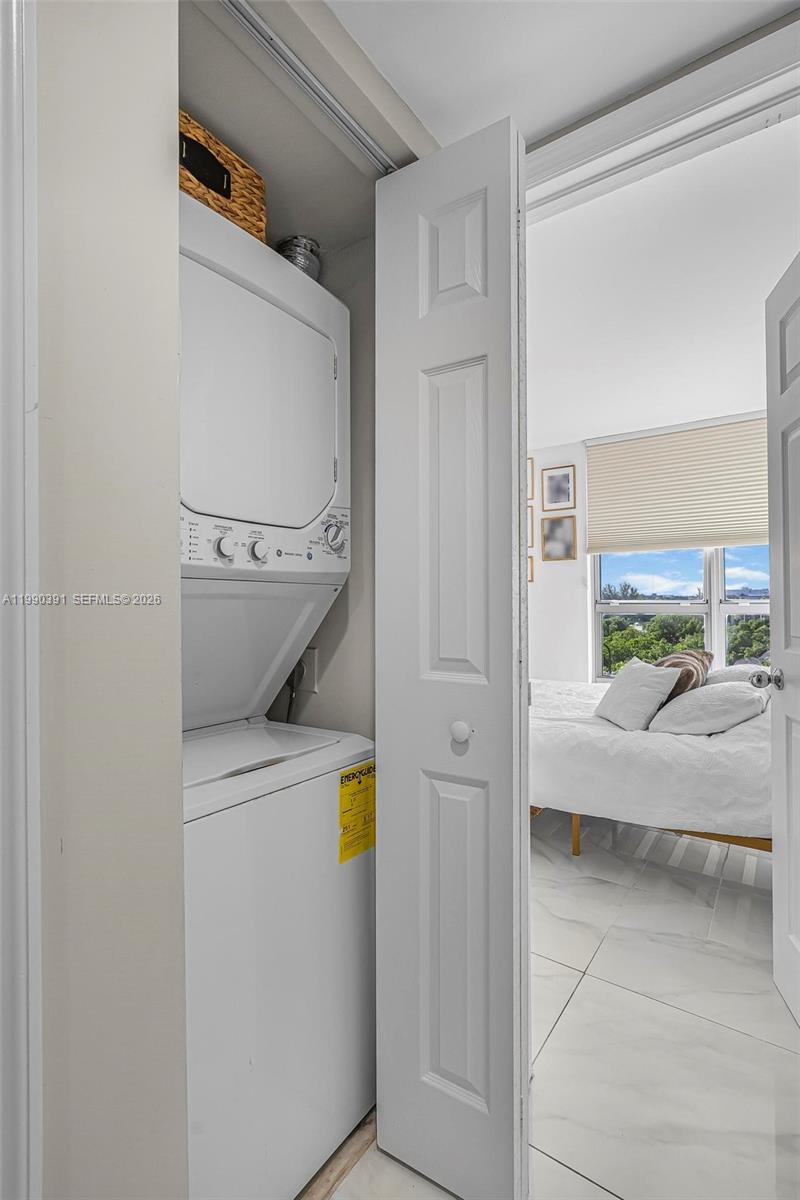 3500 Mystic Pointe Dr #604 Aventura, FL 33180