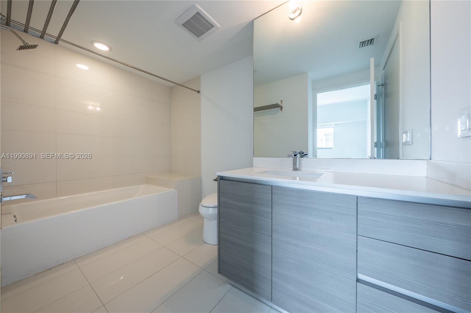 460 NE 28th St #707 Miami, FL 33137