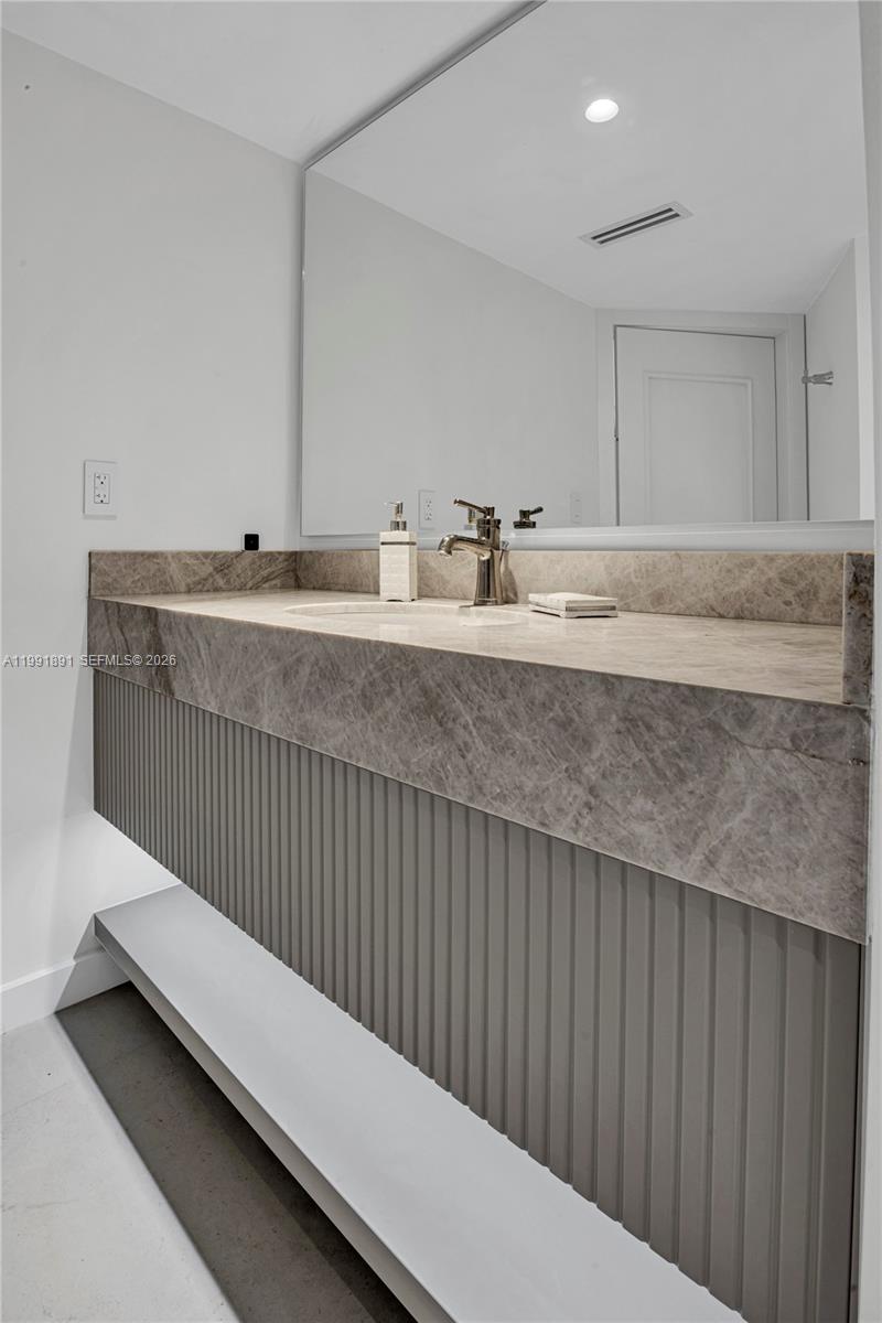 16485 Collins Ave #431 Sunny Isles Beach, FL 33160