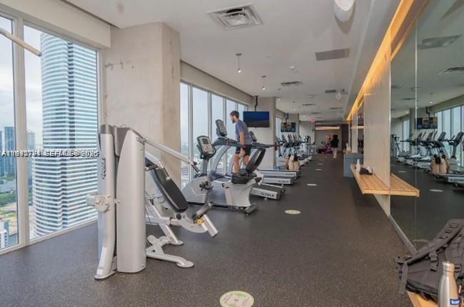 151 SE 1st #3111 Miami, FL 33131