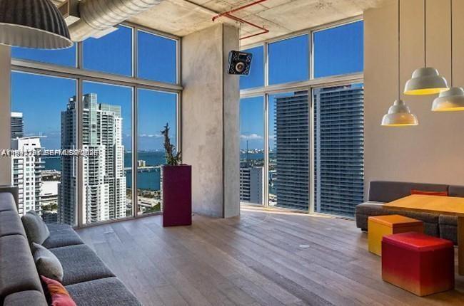 151 SE 1st #3111 Miami, FL 33131