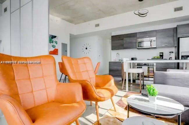 151 SE 1st #3111 Miami, FL 33131