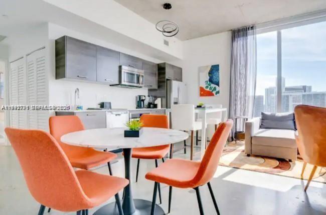 151 SE 1st #3111 Miami, FL 33131