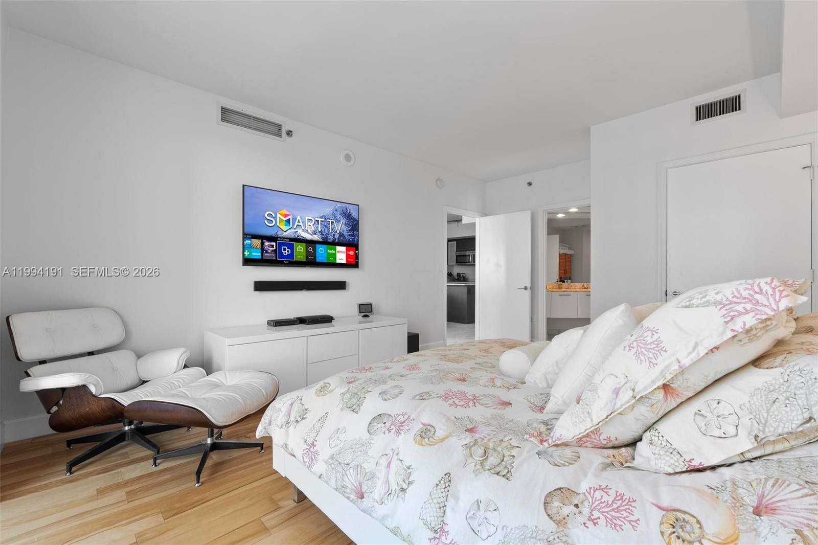 500 Brickell Ave #2510 Miami, FL 33131