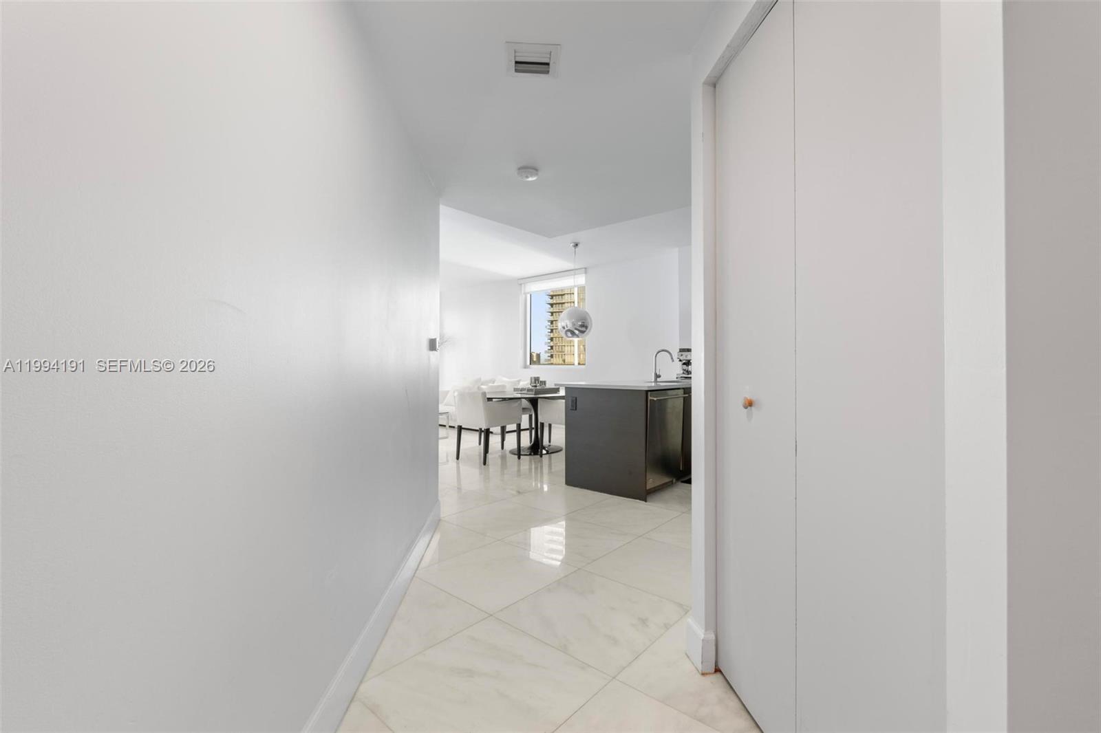 500 Brickell Ave #2510 Miami, FL 33131