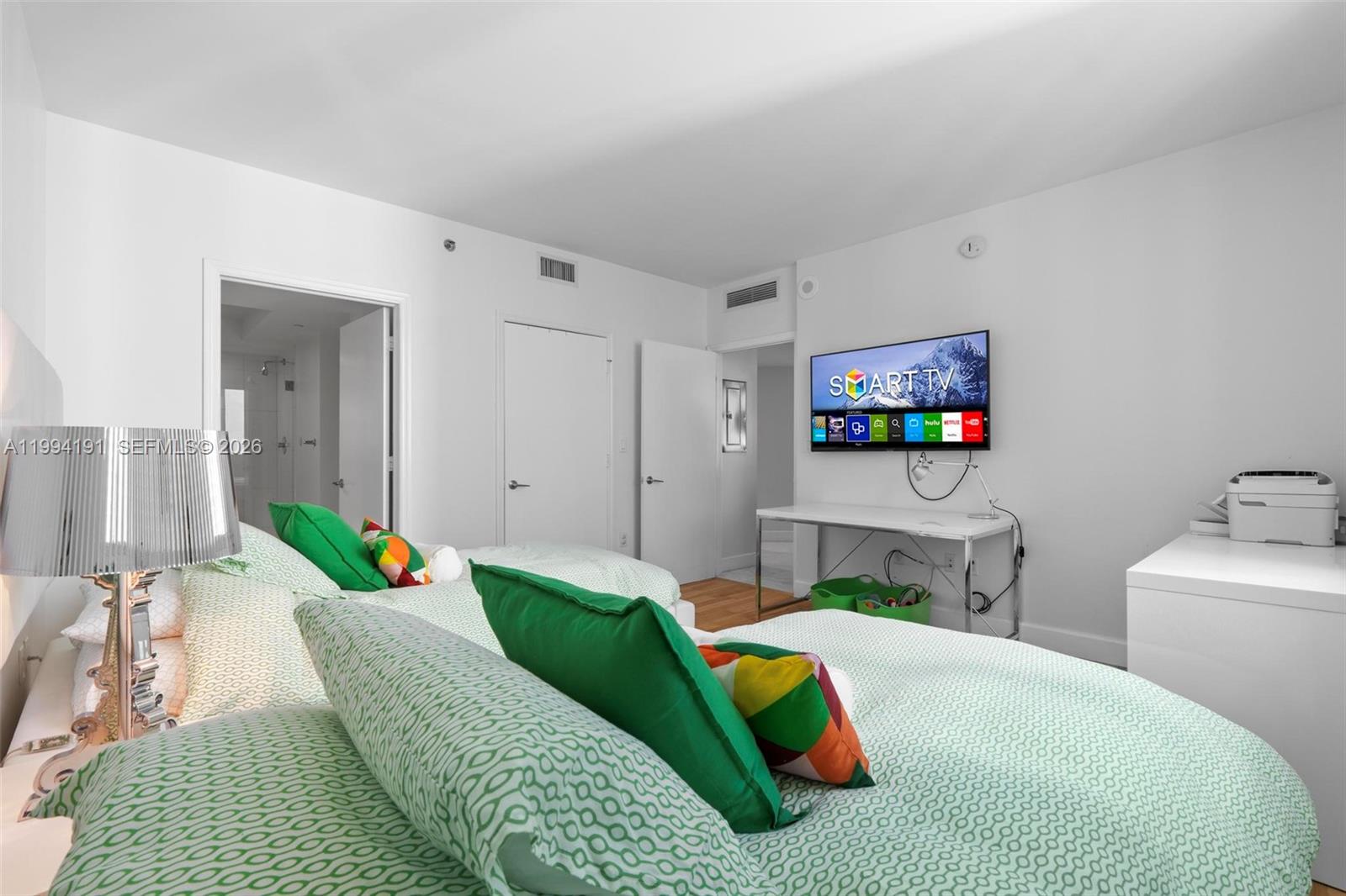 500 Brickell Ave #2510 Miami, FL 33131