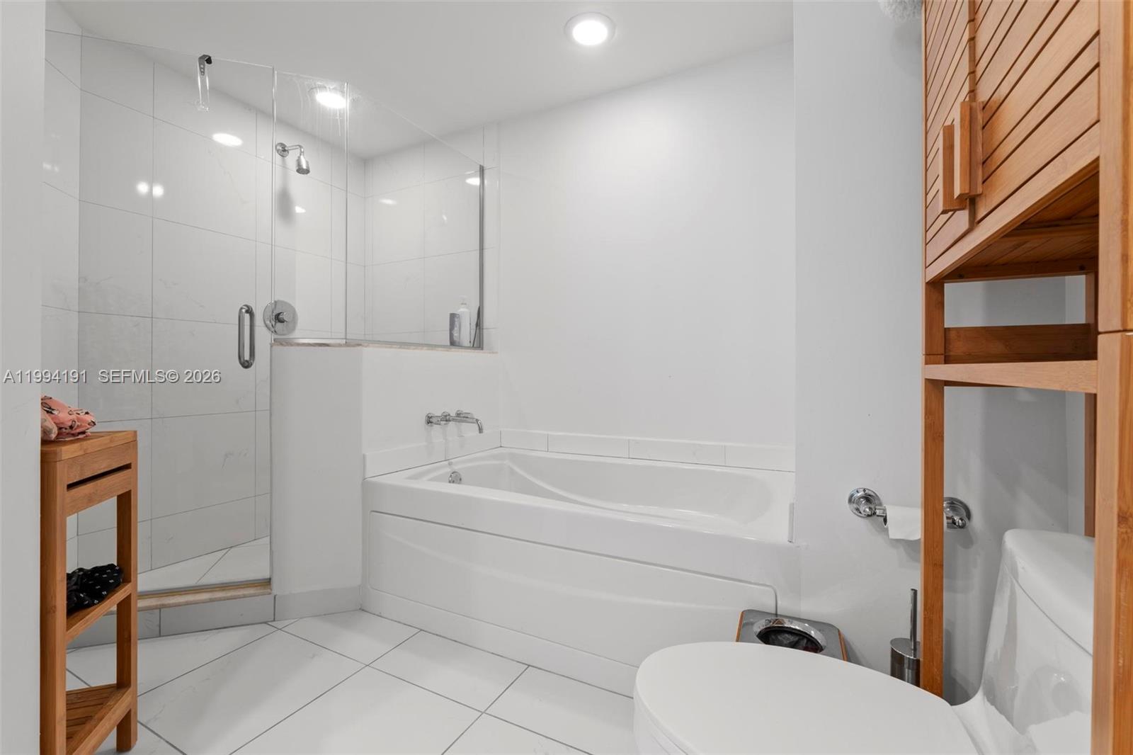 500 Brickell Ave #2510 Miami, FL 33131