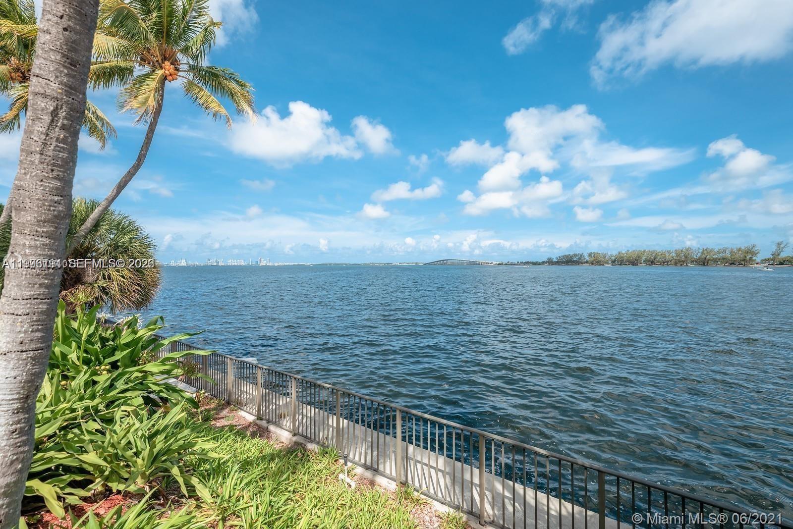 image Brickell Bay Club11