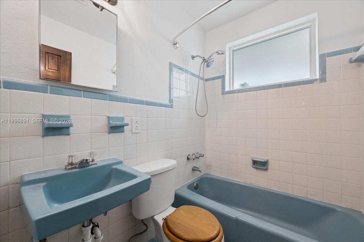 3490 William Ave Miami, FL 33133