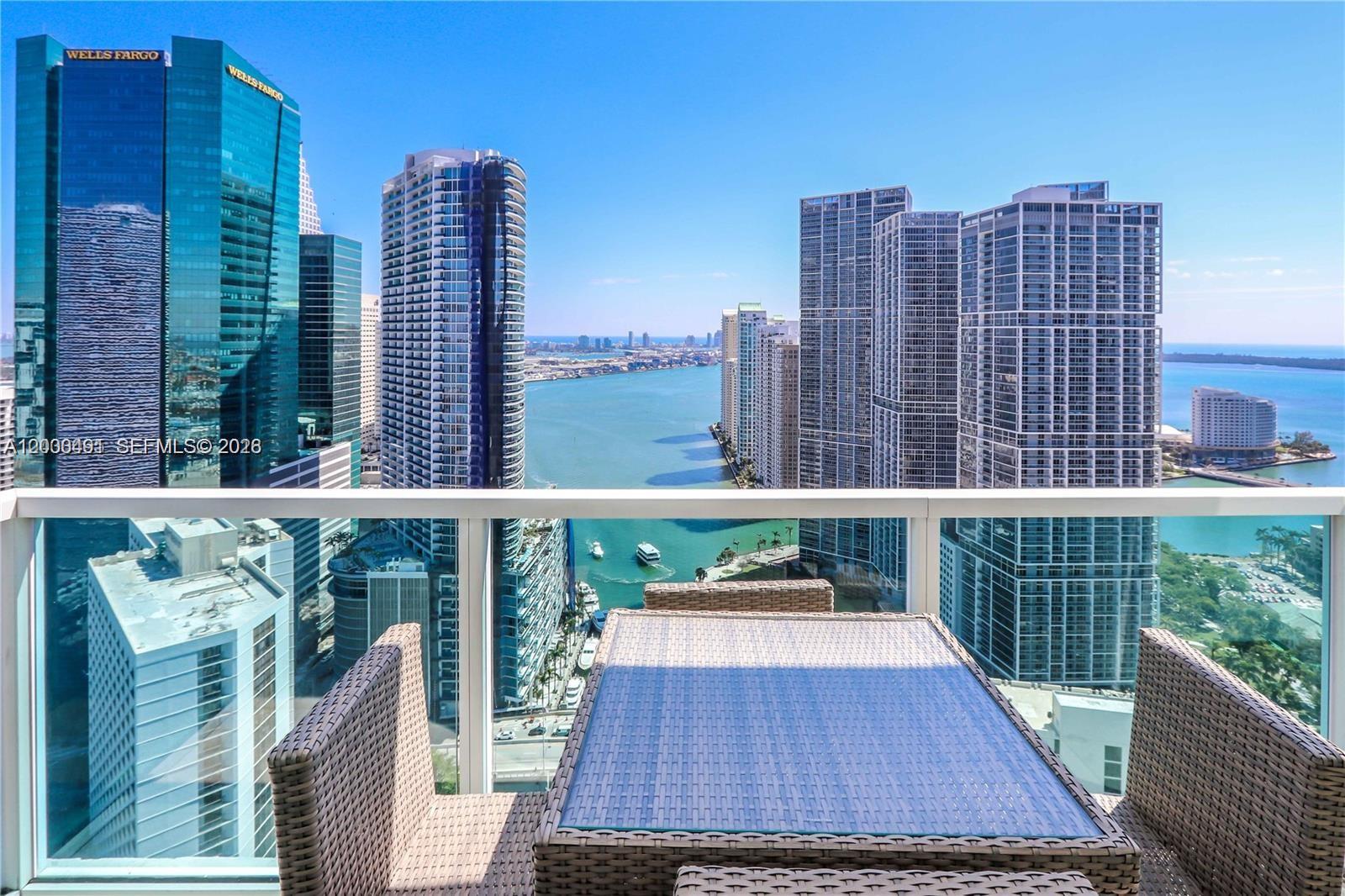 31 SE 5th St #4212 Miami, FL 33131