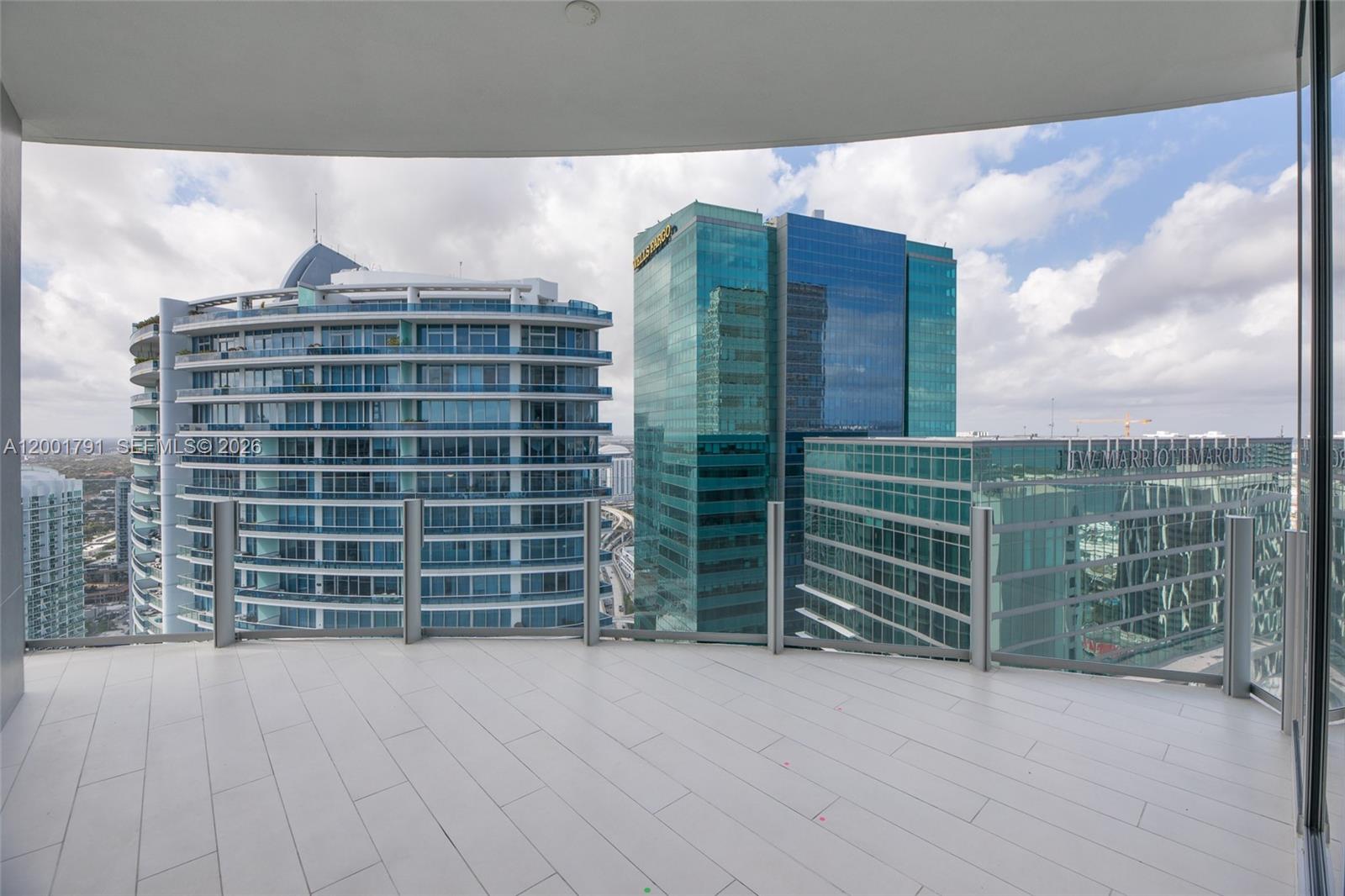 image Aston Martin Residences24