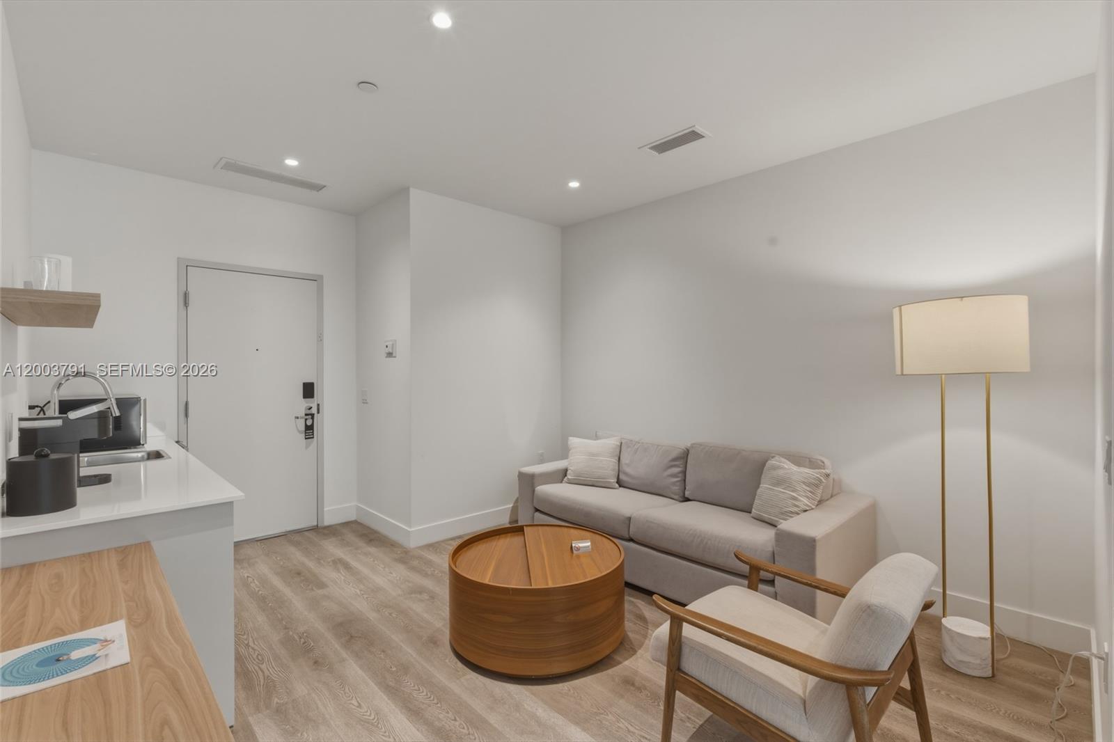 image Smart Brickell III11
