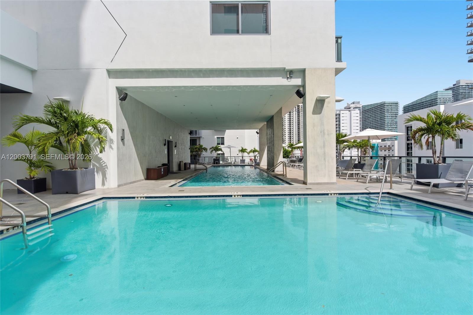 image Smart Brickell III19